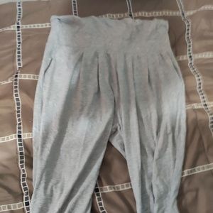 loose and strong sweatpants